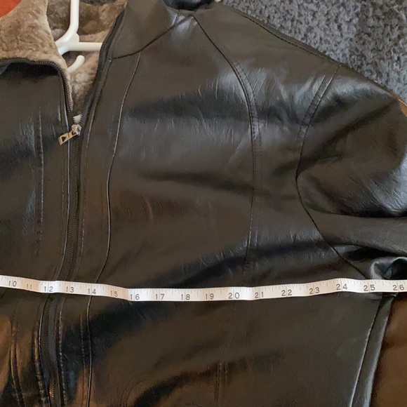 Vegan Leather jacket in black. Men’s jacket fits like an XL 🤥runs small!! - Picture 6 of 7